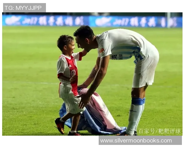 老抱着女儿的足球明星展现温情与坚韧的父爱之路 老抱着女儿的足球明星展现温情与坚韧的父爱之路