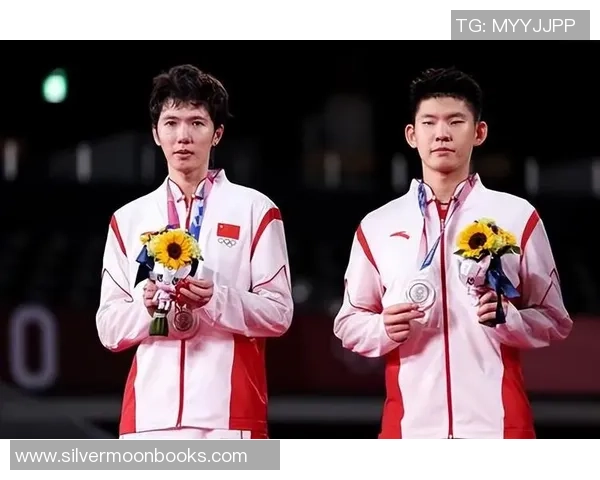 重庆羽毛球队与上海羽毛球队赛后复盘分析团队配合与战术策略的成功与不足